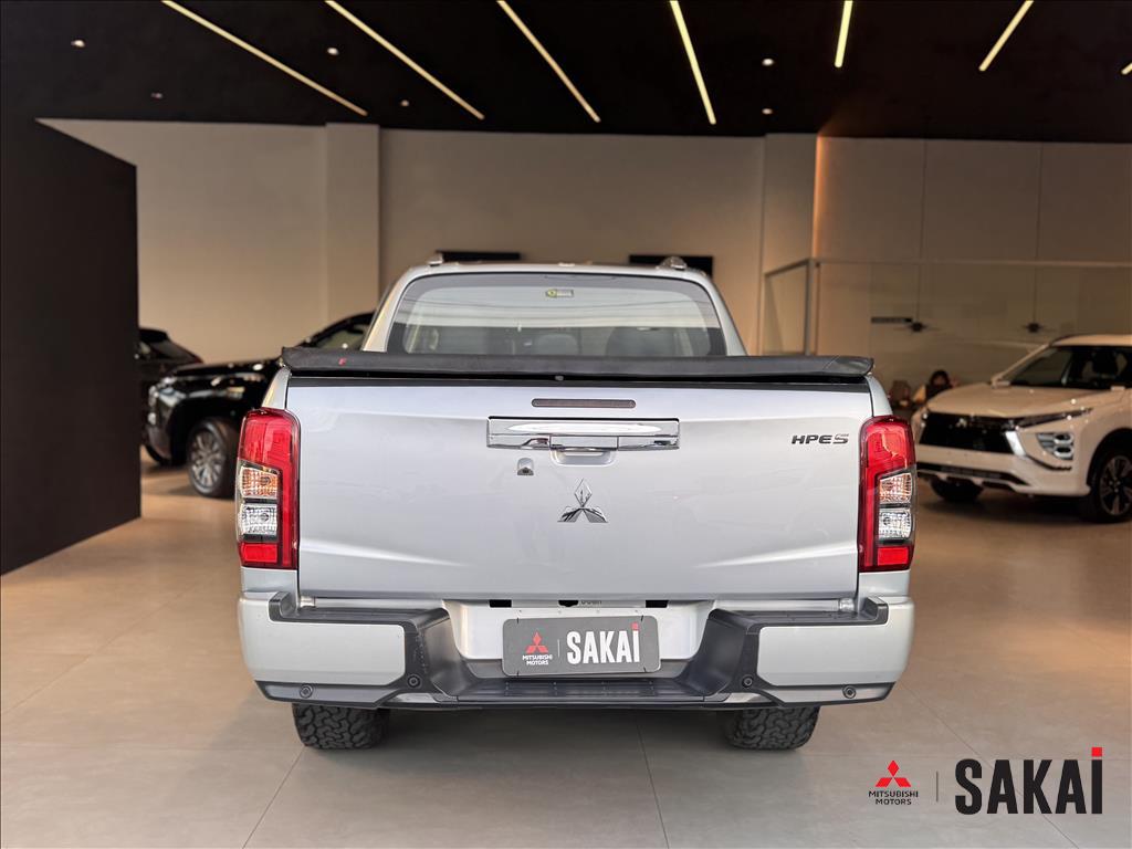 Mitsubishi-L200 TRITON-2.4 16V TURBO DIESEL SPORT HPE-S CD 4P 4X4 AUTOMÁTICO