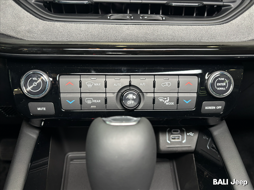 COMMANDER 1.3 T270 TURBO FLEX LIMITED AT612