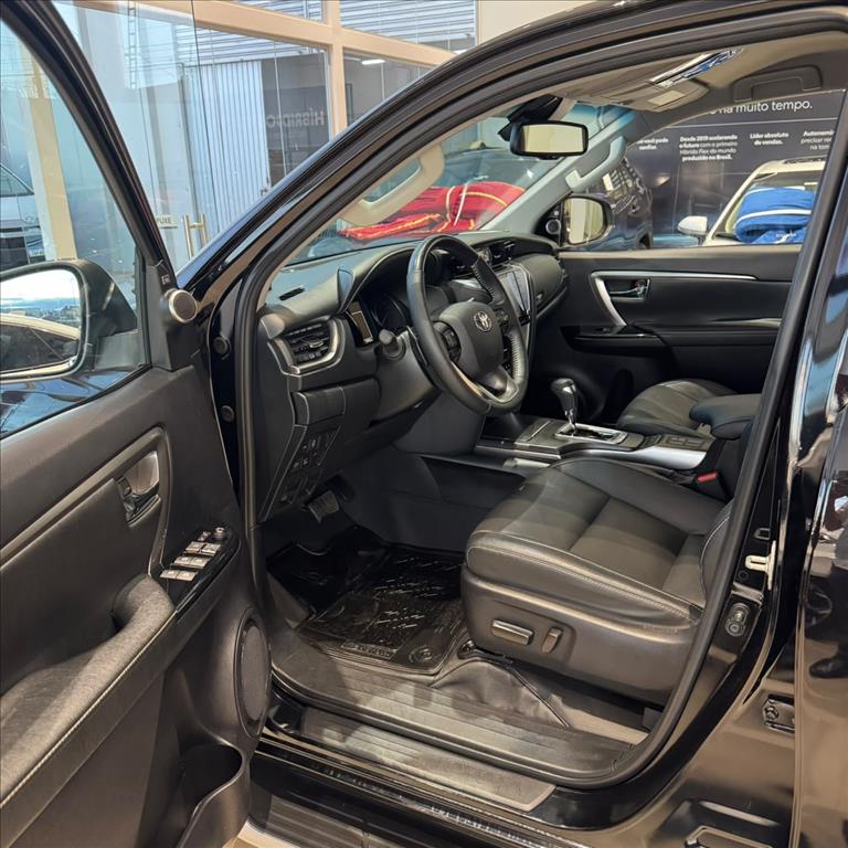 HILUX SW4 2.8 D-4D TURBO DIESEL SRX 7L 4X4 AUTOMÁTICO8