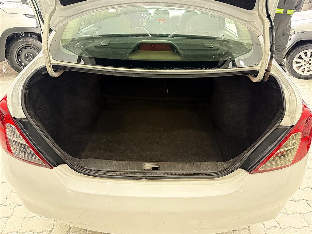 Nissan Versa - 1.6 16V FLEX SL 4P MANUAL