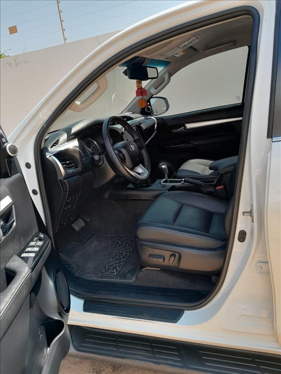 HILUX 2.8 D-4D TURBO DIESEL CD SRX 4X4 AUTOMÁTICO9