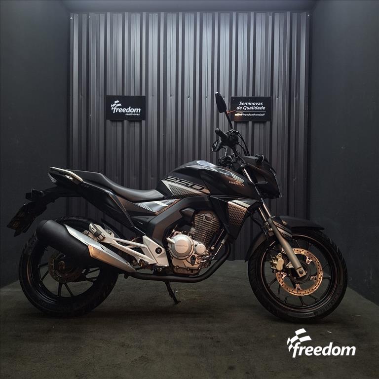 Moto HONDA do modelo CB TWISTER 2022/2022