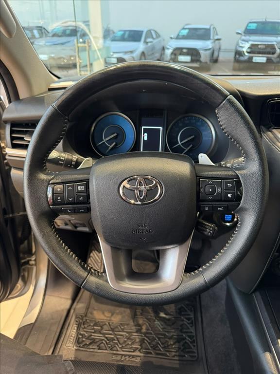 HILUX SW4 2.8 D-4D TURBO DIESEL SRX 7L 4X4 AUTOMÁTICO9