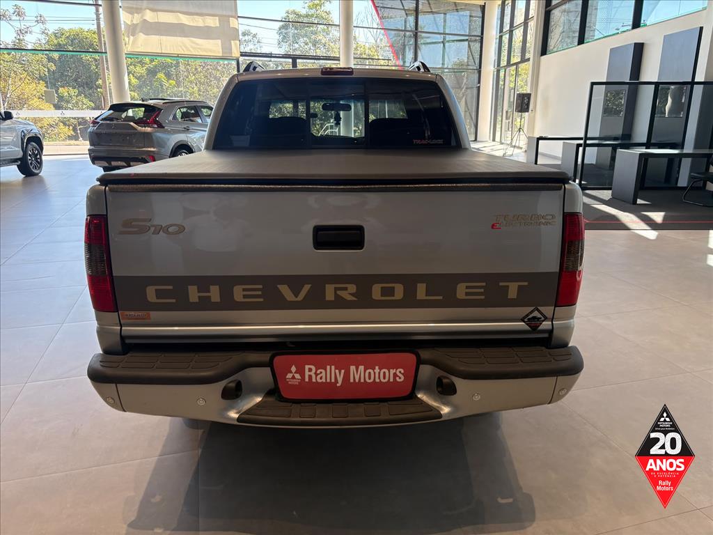 GM - Chevrolet-S10-2.8 EXECUTIVE 4X4 CD 12V TURBO ELECTRONIC INTERCOOLER DIESEL 4P MANUAL