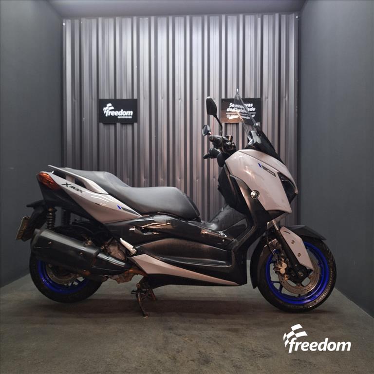 Moto YAMAHA do modelo XMAX ABS 2021/2022