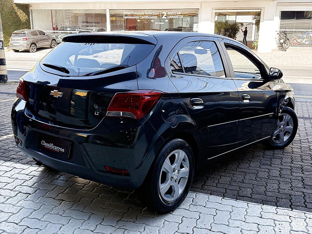 Chevrolet Onix - 1.4 MPFI LT 8V FLEX 4P AUTOMÁTICO