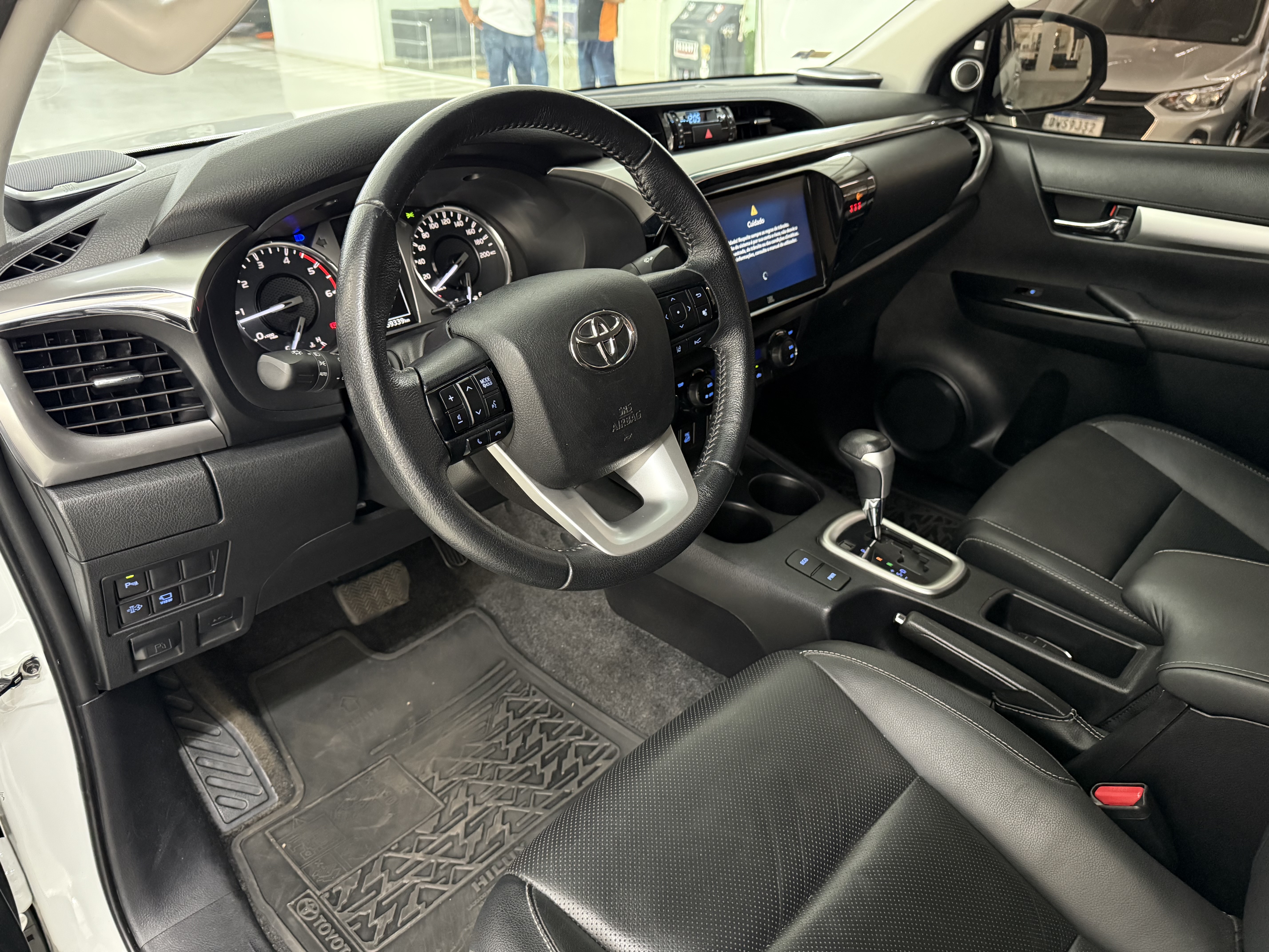 HILUX 2.8 D-4D TURBO DIESEL CD SRX 4X4 AUTOMÁTICO7