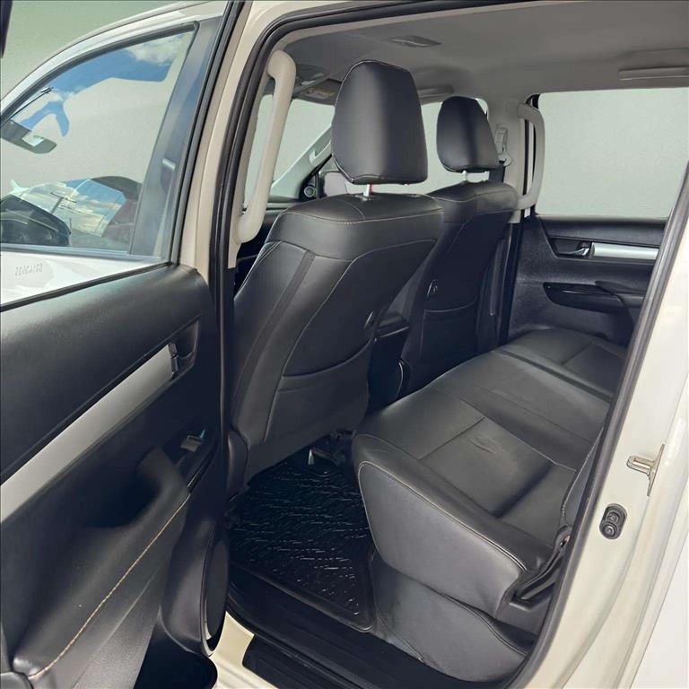 HILUX 2.8 D-4D TURBO DIESEL CD SR 4X4 AUTOMÁTICO12