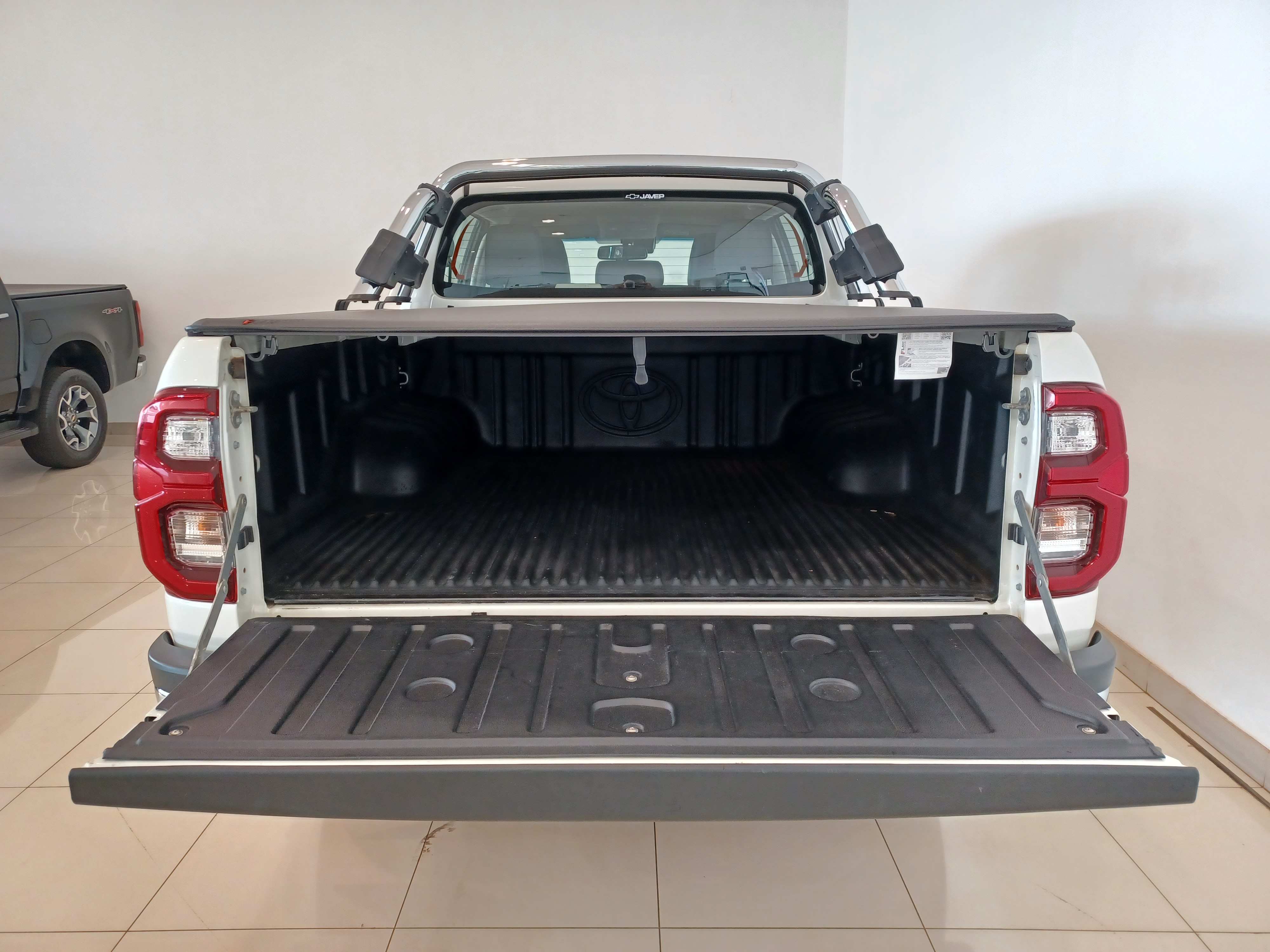 Toyota-HILUX-2.8 D-4D TURBO DIESEL CD SRX 4X4 AUTOMÁTICO