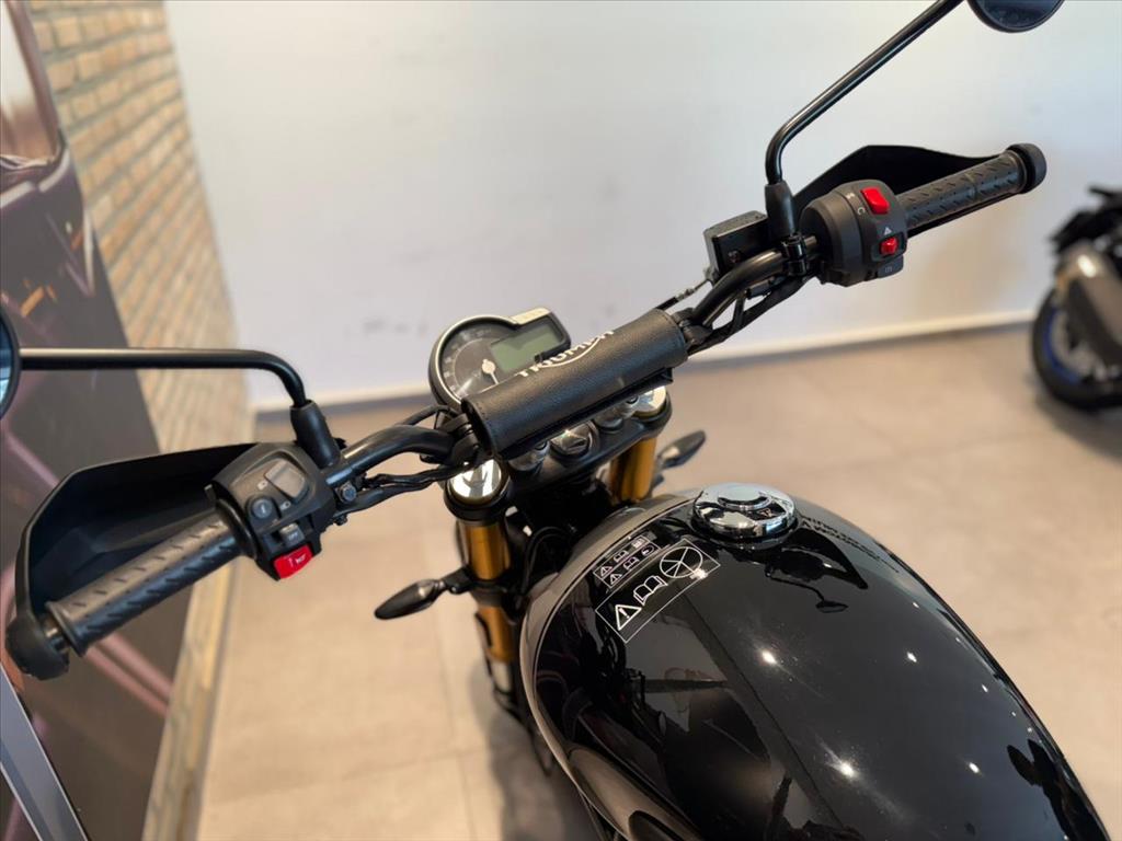 TRIUMPH-SCRAMBLER-400 X