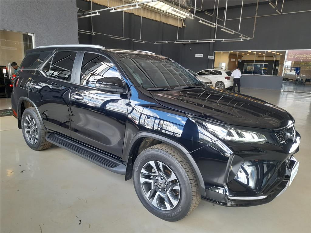 HILUX 2.8 D-4D TURBO DIESEL CD SRX 4X4 AUTOMÁTICO2