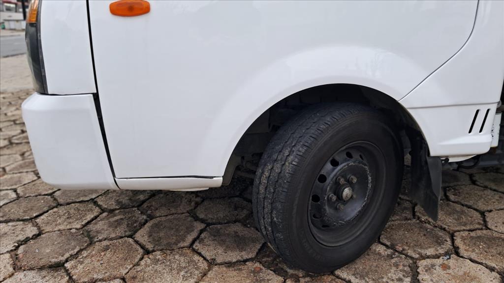 HR 2.5 LONGO SEM CAÇAMBA 4X2 16V 130CV TURBO INTERCOOLER DIESEL 2P MANUAL2