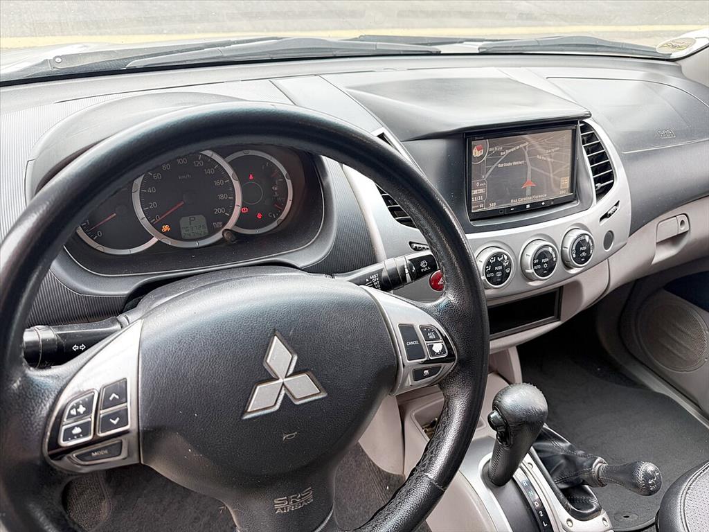 Mitsubishi L200 Triton - 3.2 HPE 4X4 CD 16V TURBO INTERCOOLER DIESEL 4P AUTOMÁTICO