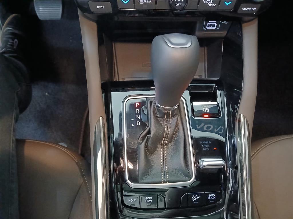 Jeep-COMMANDER-2.0 TD380 TURBO DIESEL OVERLAND AT9