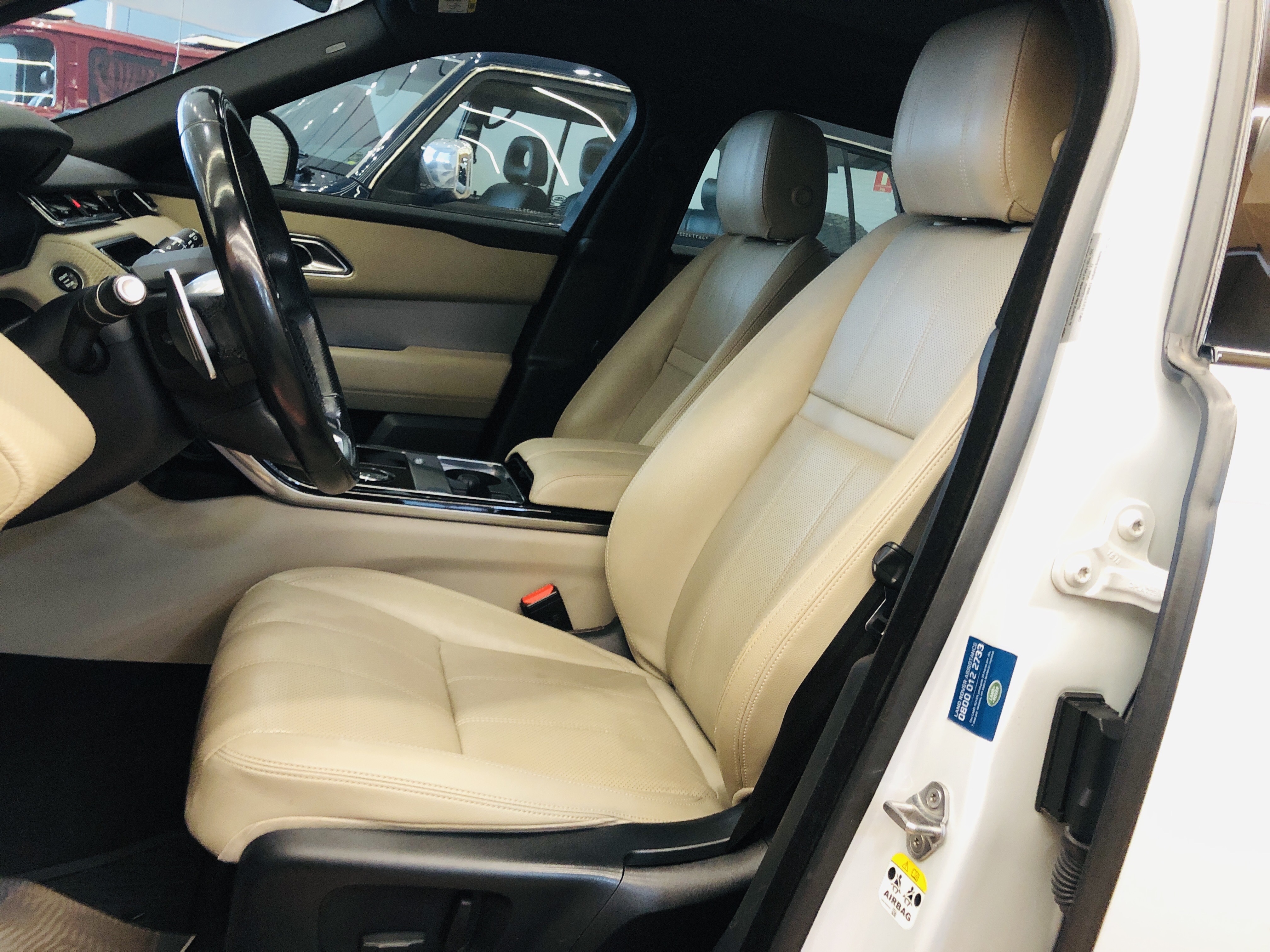 RANGE ROVER VELAR 2.0 D180 DIESEL R-DYNAMIC AUTOMÁTICO7