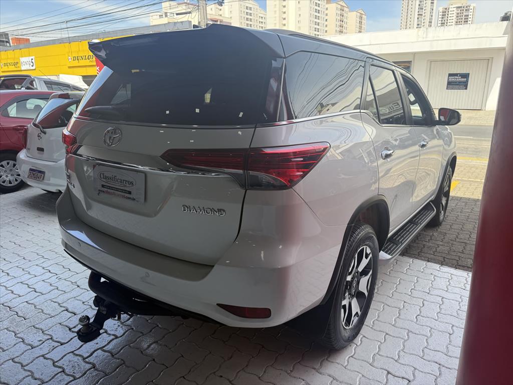 Toyota Hilux Sw4 - 2.8 SRX DIAMOND 4X4 7 LUGARES 16V TURBO INTERCOOLER DIESEL 4P AUTOMÁTICO