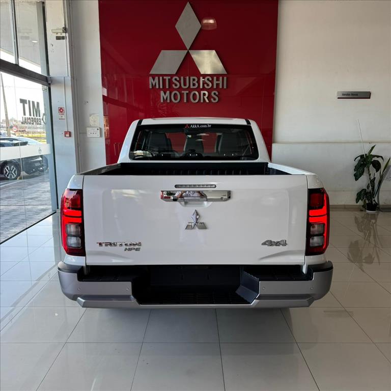 Mitsubishi-TRITON-2.4 BITURBO DIESEL CD HPE 4X4 AUTOMÁTICO