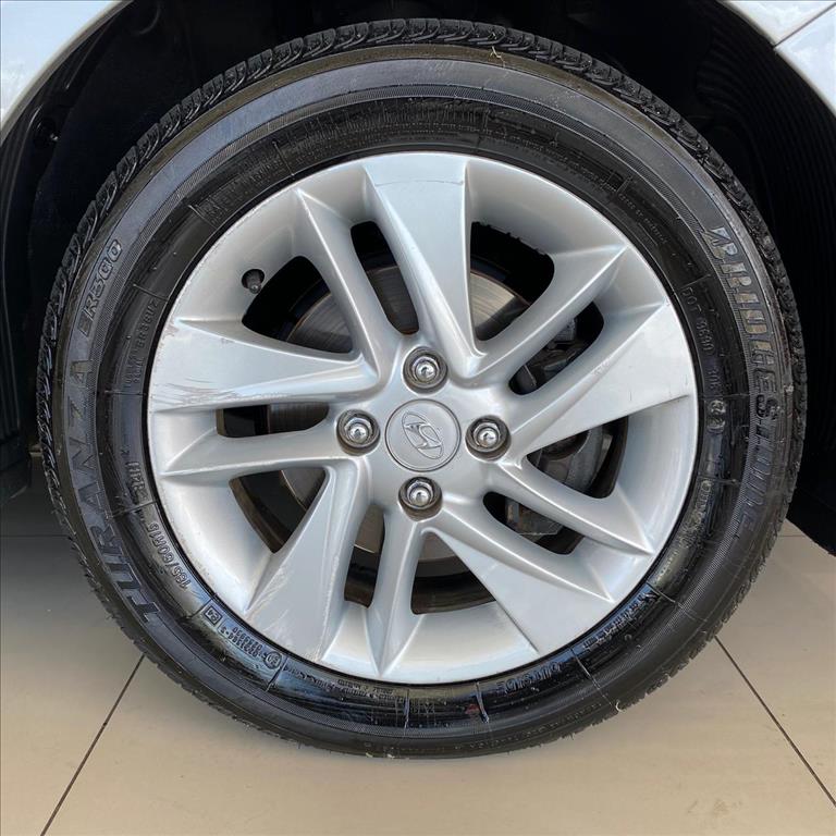 Hyundai-HB20S-1.6 PREMIUM 16V FLEX 4P AUTOMÁTICO