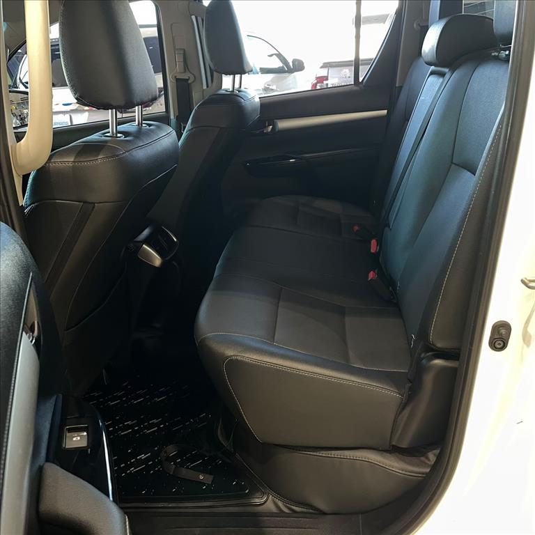 HILUX 2.8 D-4D TURBO DIESEL CD SRX 4X4 AUTOMÁTICO6