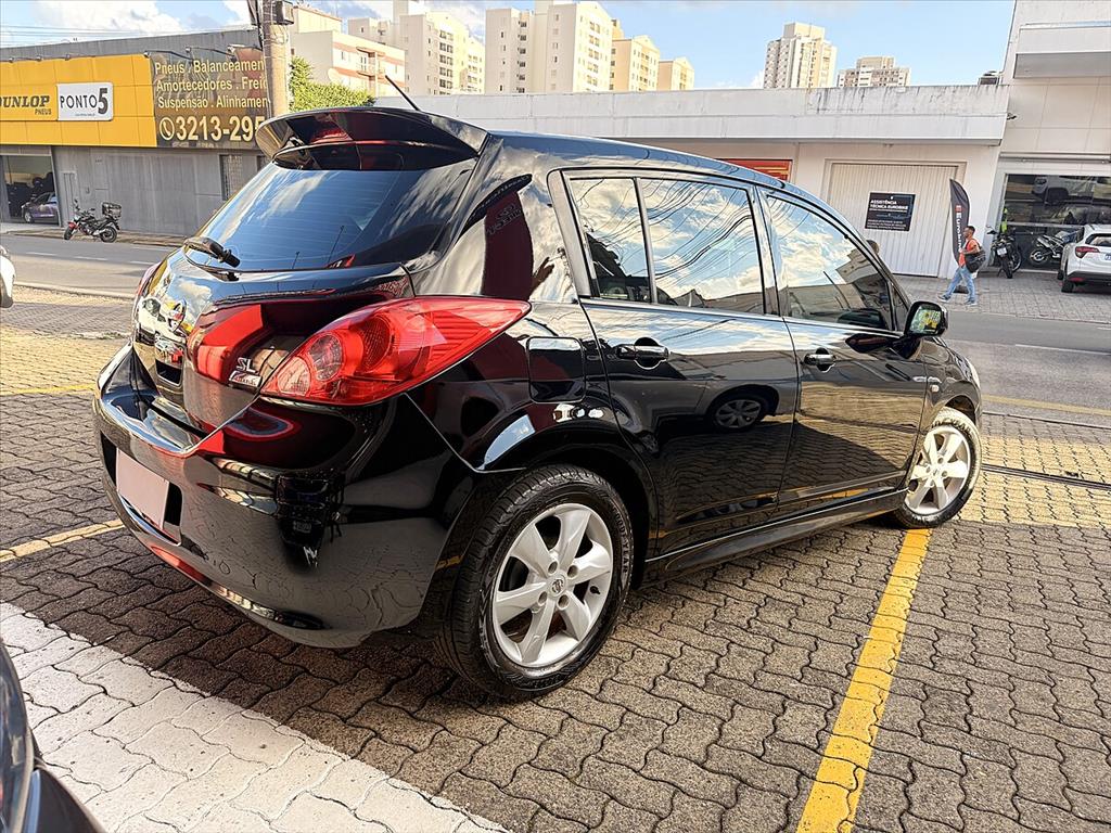Nissan Tiida - 1.8 SL 16V FLEX 4P MANUAL