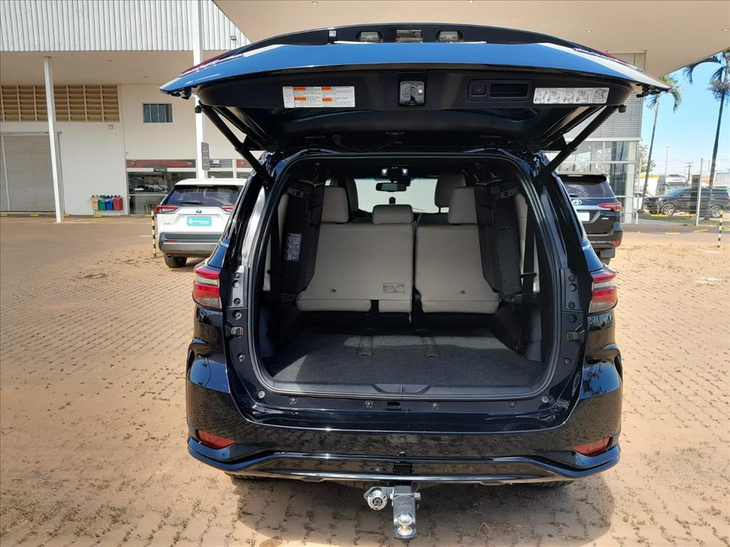 HILUX SW4 2.8 D-4D TURBO DIESEL DIAMOND 7L 4X4 AUTOMÁTICO