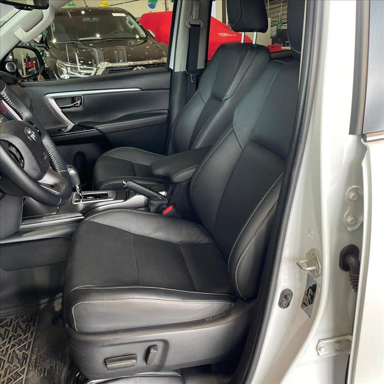 HILUX SW4 2.8 D-4D TURBO DIESEL SRX PLATINUM 7L 4X4 AUTOMÁTICO8