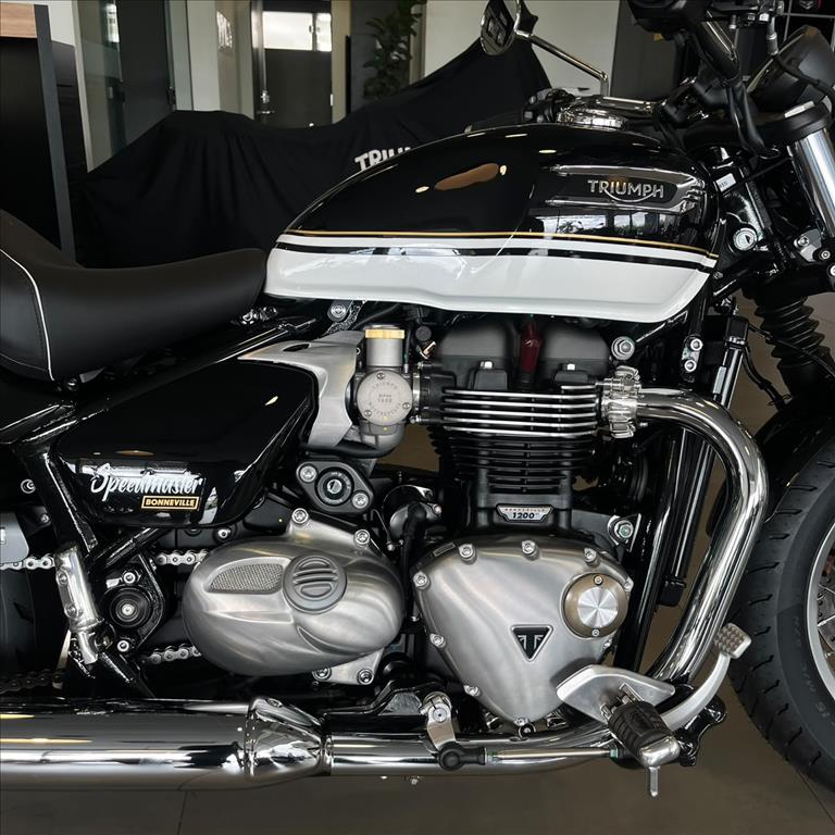 TRIUMPH-BONNEVILLE-SPEEDMASTER