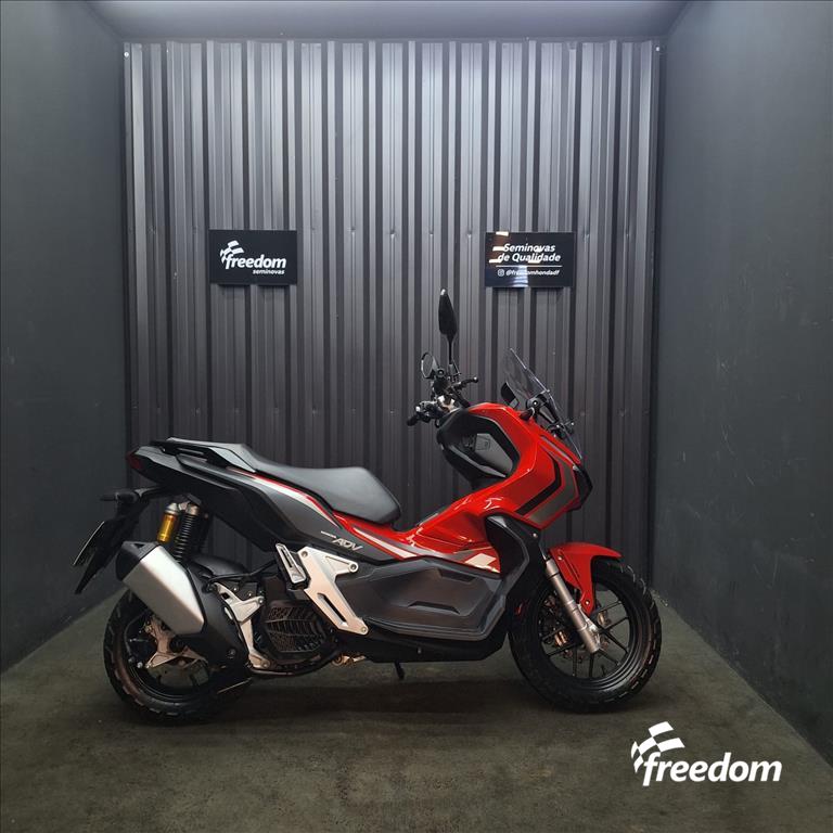 Moto HONDA do modelo ADV ADV 2023/2024
