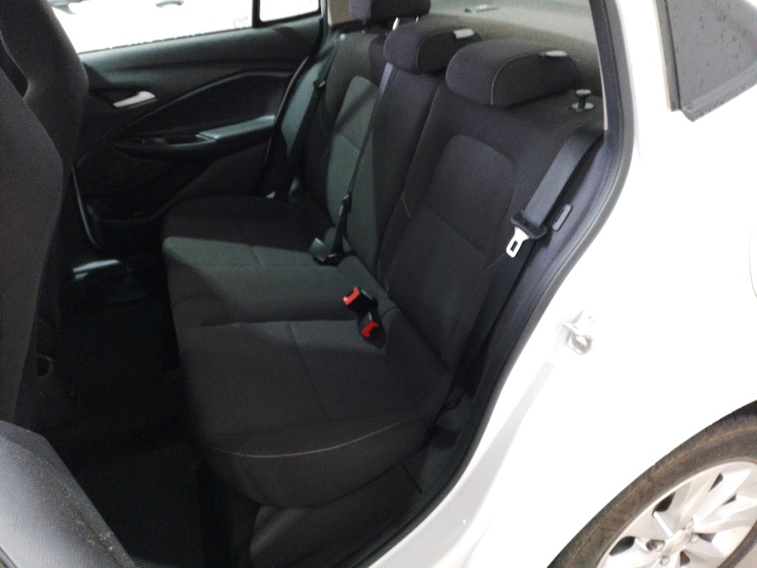 GM - Chevrolet-ONIX PLUS-1.0 FLEX LT MANUAL