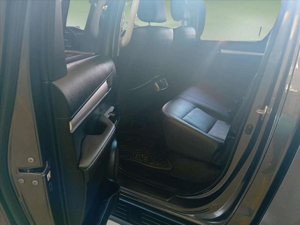 HILUX 2.8 D-4D TURBO DIESEL CD SRX 4X4 AUTOMÁTICO4