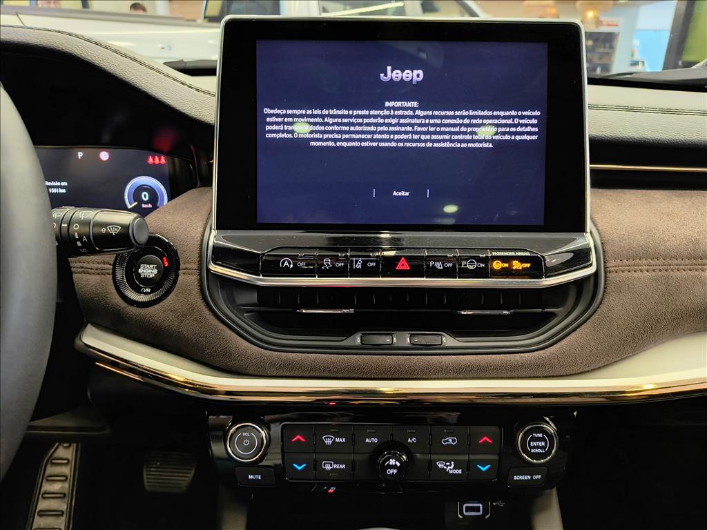 COMMANDER 1.3 T270 TURBO FLEX OVERLAND AT68