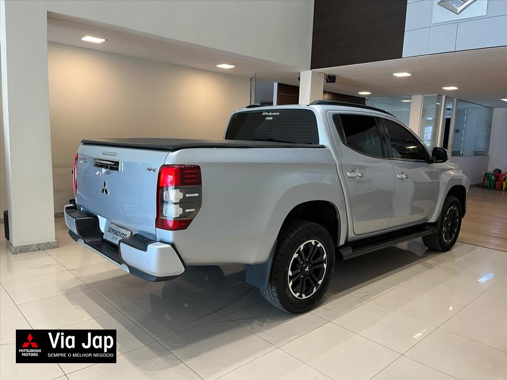Mitsubishi-L200 TRITON-2.4 16V TURBO DIESEL SPORT HPE CD 4P 4X4 AUTOMÁTICO