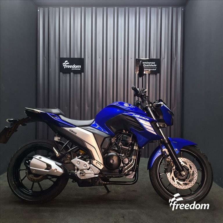 Moto YAMAHA do modelo FAZER FZ25 ABS 2022/2023