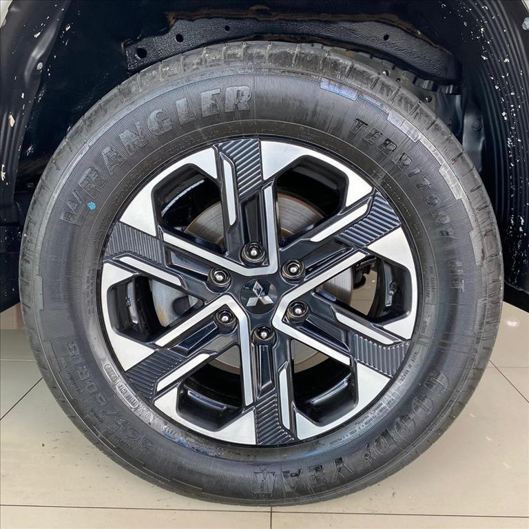 Mitsubishi-L200 TRITON-2.4 16V TURBO DIESEL SPORT HPE-S CD 4P 4X4 AUTOMÁTICO