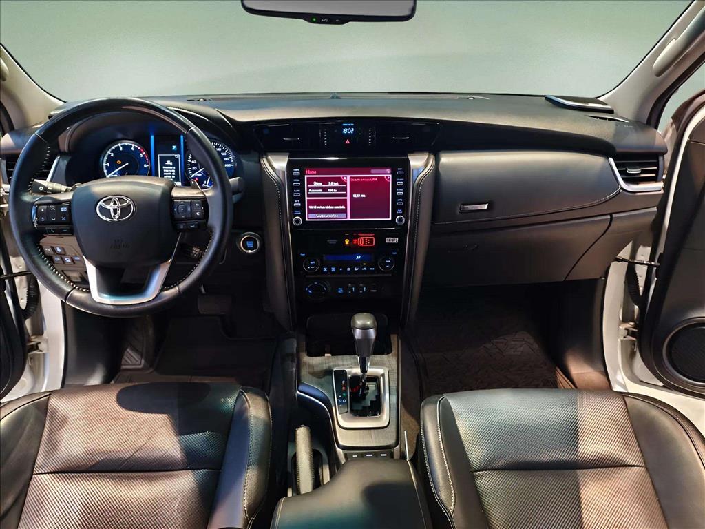 HILUX SW4 2.8 D-4D TURBO DIESEL SRX 7L 4X4 AUTOMÁTICO10