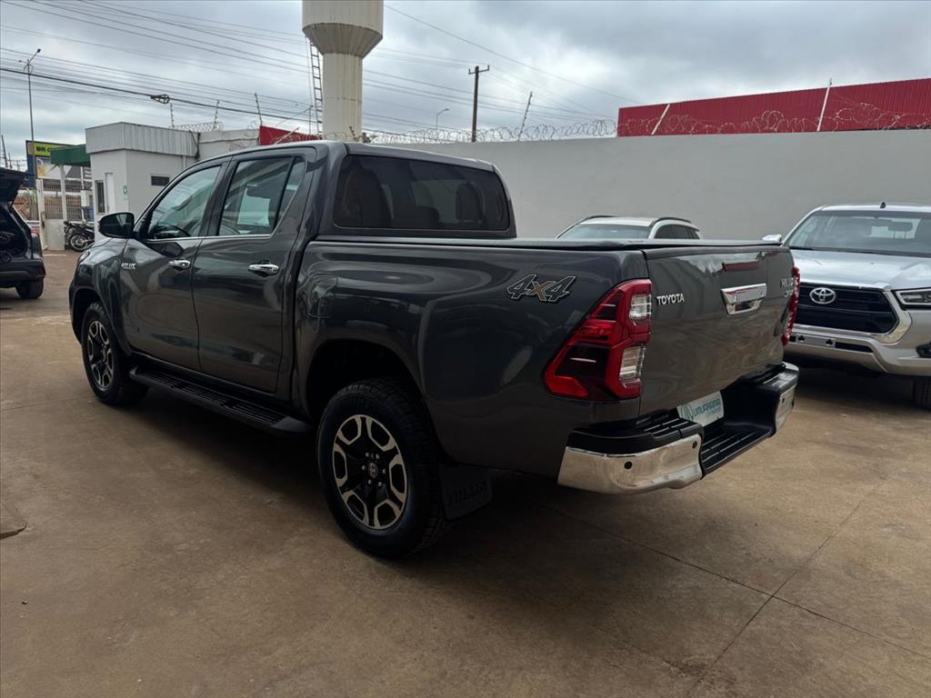 HILUX 2.8 D-4D TURBO DIESEL CD SRX 4X4 AUTOMÁTICO5