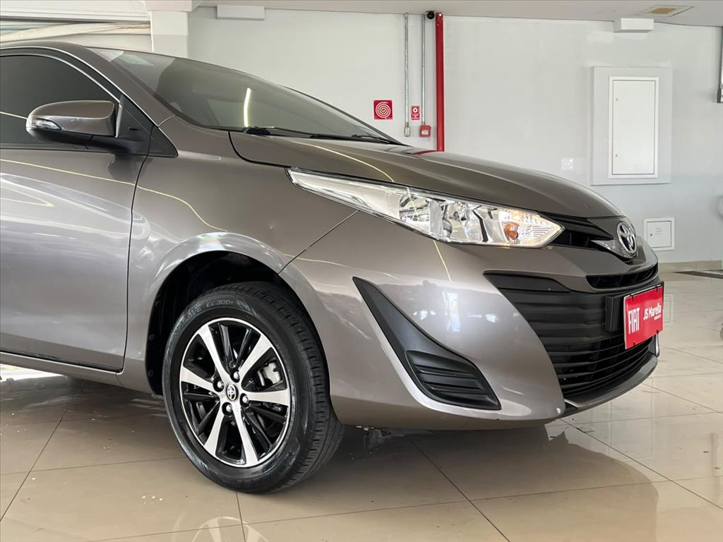 YARIS 1.5 16V FLEX SEDAN XL LIVE MULTIDRIVE6
