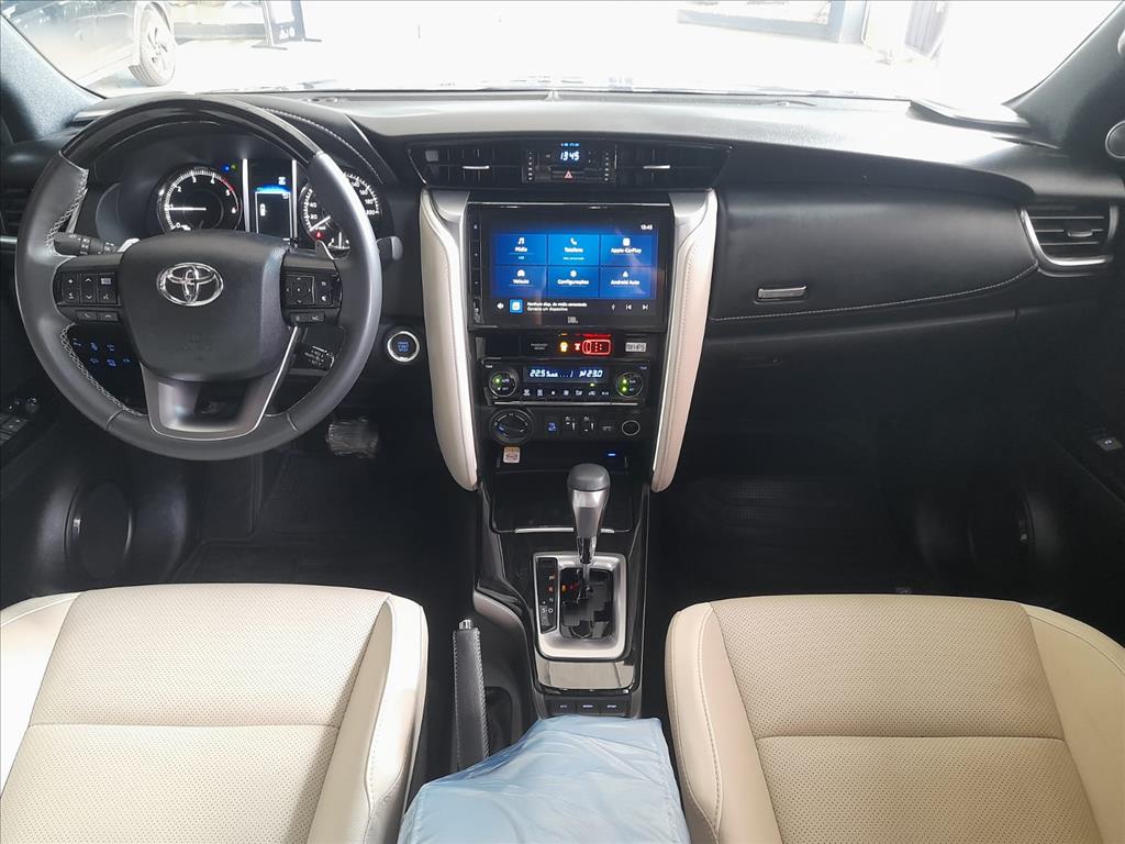 HILUX 2.8 D-4D TURBO DIESEL CD SRX 4X4 AUTOMÁTICO8