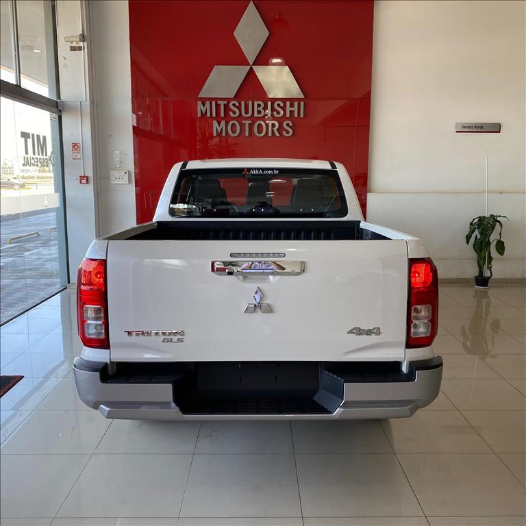 Mitsubishi-TRITON-2.4 BITURBO DIESEL CD GLS 4X4 AUTOMÁTICO
