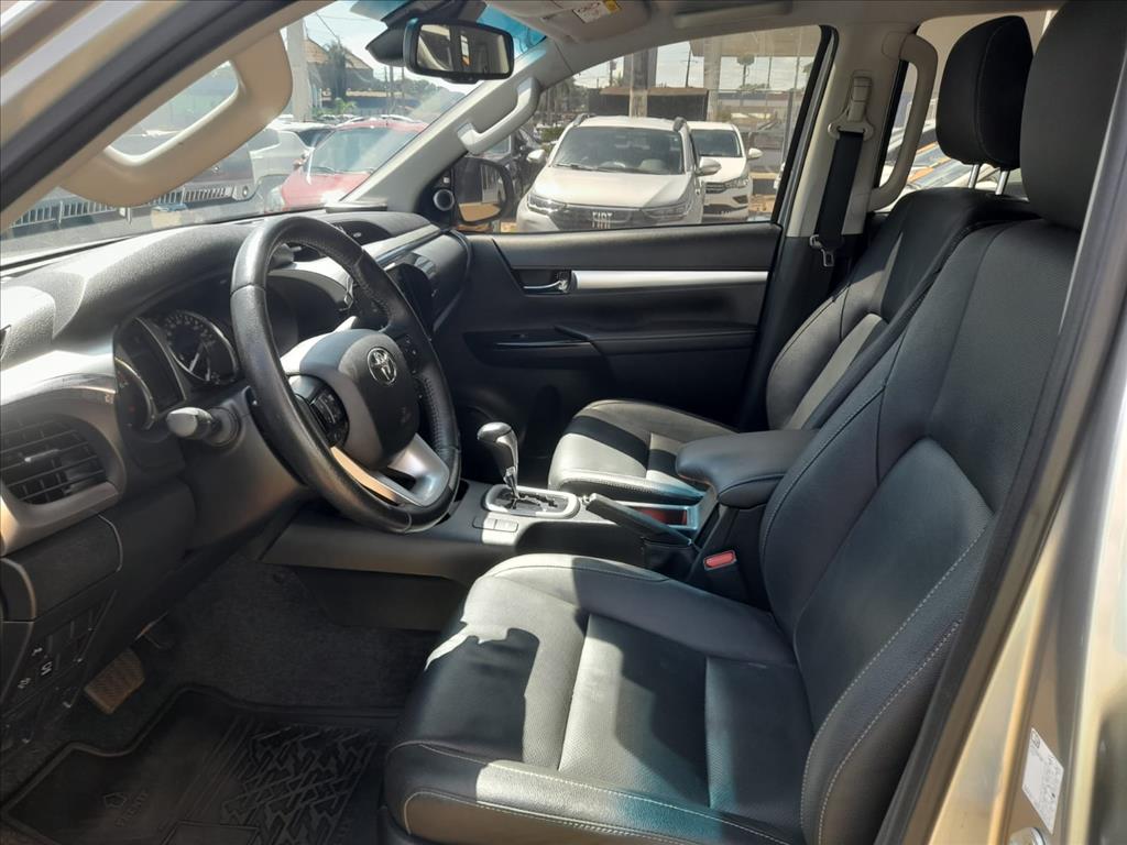 HILUX 2.8 D-4D TURBO DIESEL CD SRX 4X4 AUTOMÁTICO10