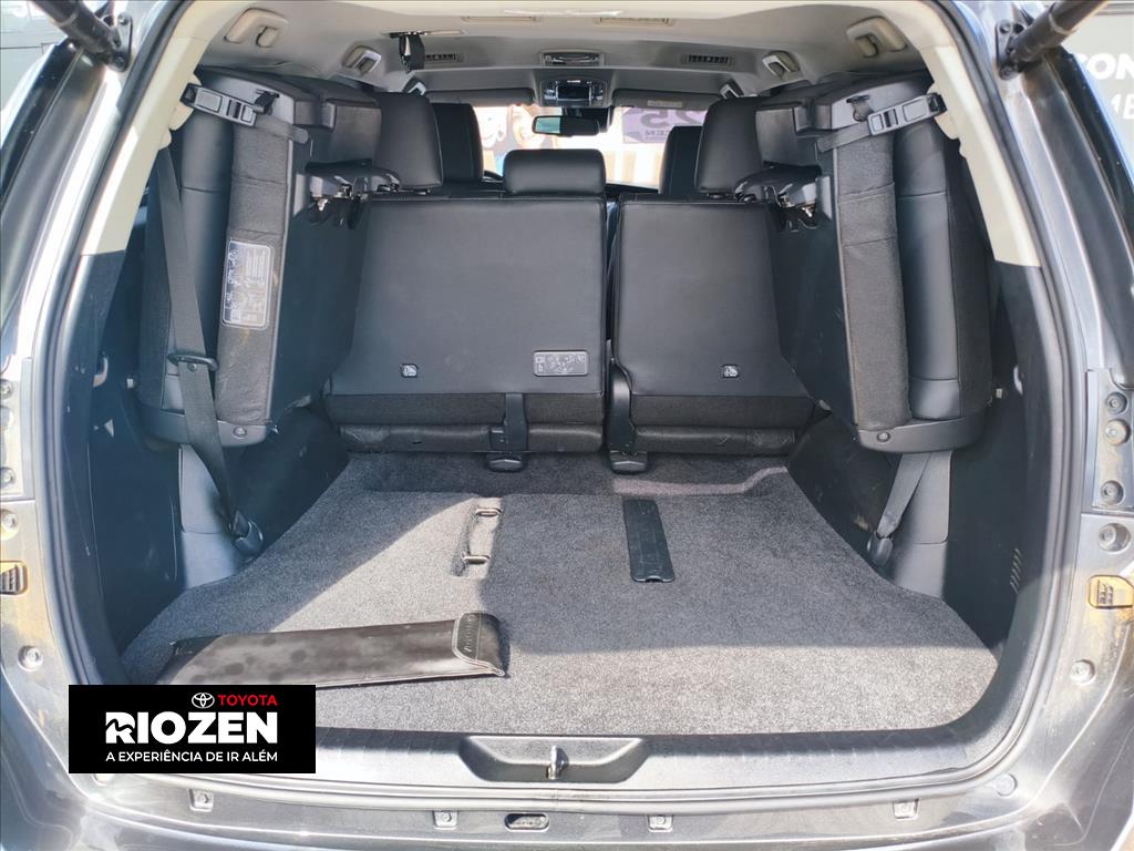 HILUX SW4 2.8 D-4D TURBO DIESEL SRX PLATINUM 7L 4X4 AUTOMÁTICO4