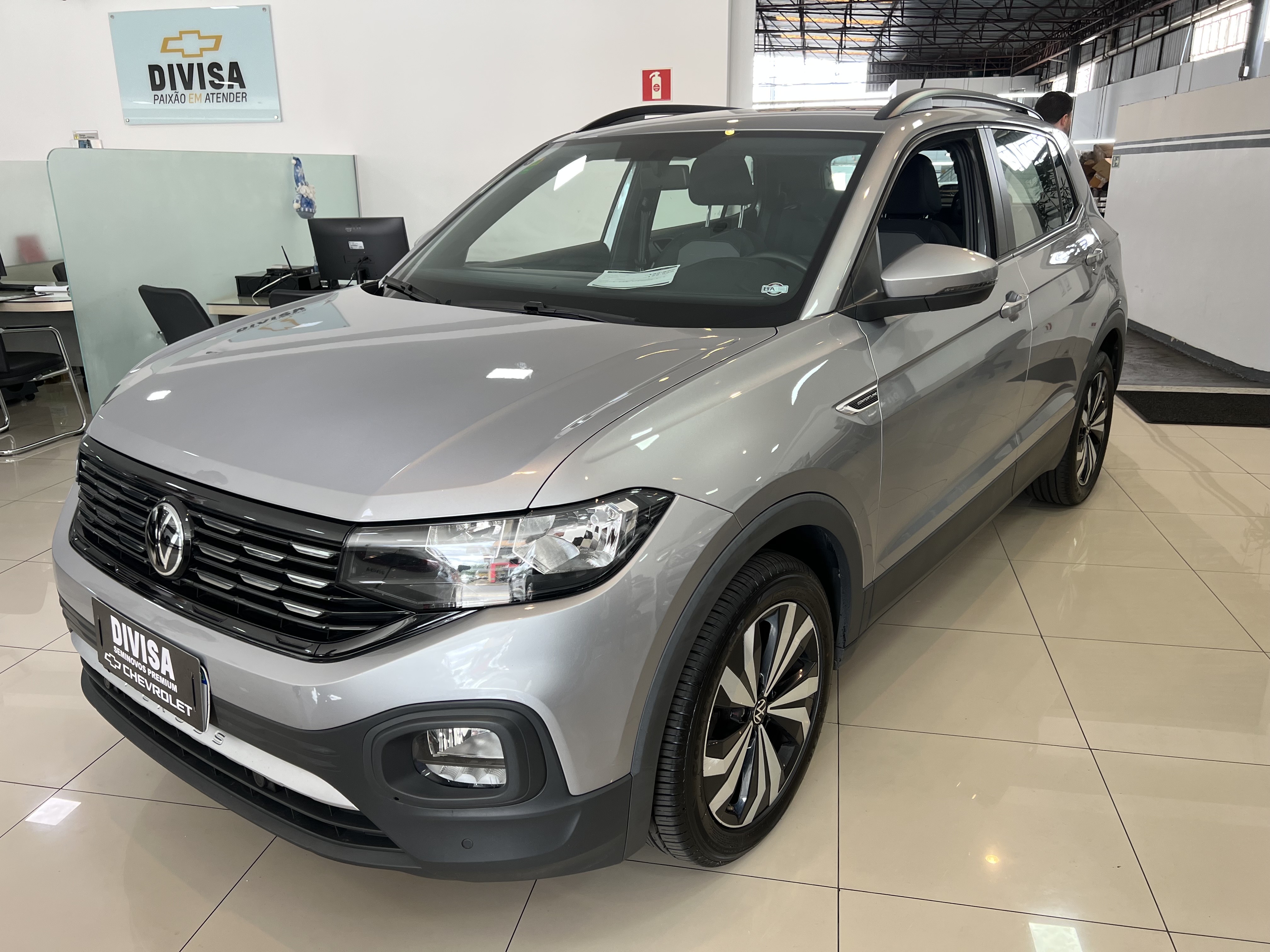 VOLKSWAGEN T-CROSS 1.0 200 TSI TOTAL FLEX COMFORTLINE AUTOMÁTICO