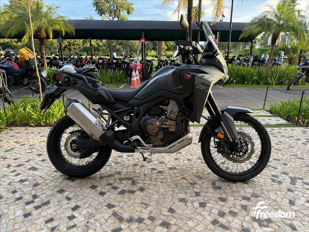 Moto HONDA do modelo CRF 1100L AFRICA TWIN DCT 2024/2024