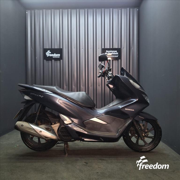Moto HONDA do modelo PCX PCX 2020/2020