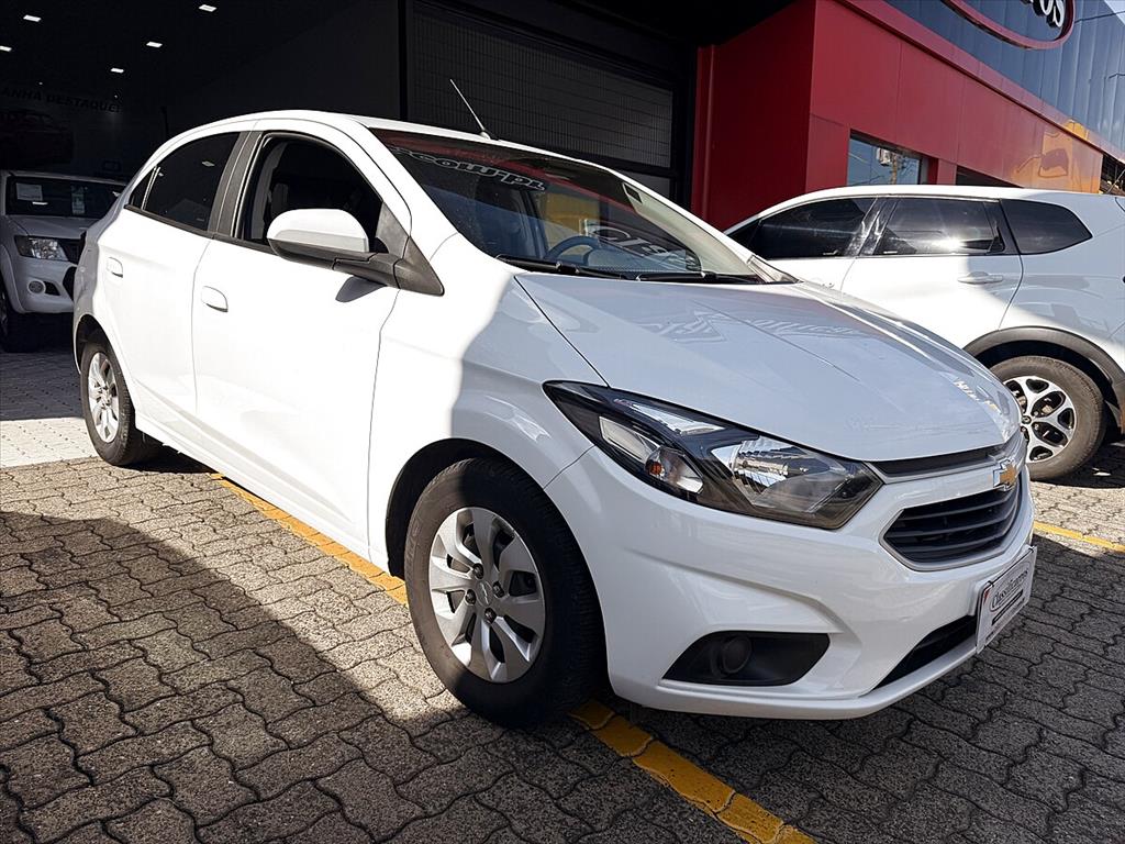 Chevrolet Onix - 1.0 MPFI LT 8V FLEX 4P MANUAL