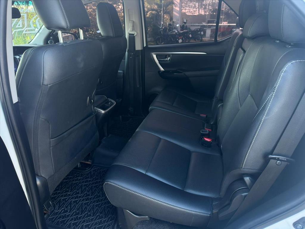 HILUX SW4 2.8 D-4D TURBO DIESEL SRX 7L 4X4 AUTOMÁTICO10