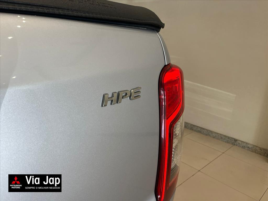 Mitsubishi-L200 TRITON-2.4 16V TURBO DIESEL SPORT HPE CD 4P 4X4 AUTOMÁTICO