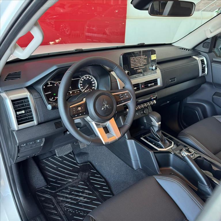 Mitsubishi-TRITON-2.4 BITURBO DIESEL CD HPE 4X4 AUTOMÁTICO