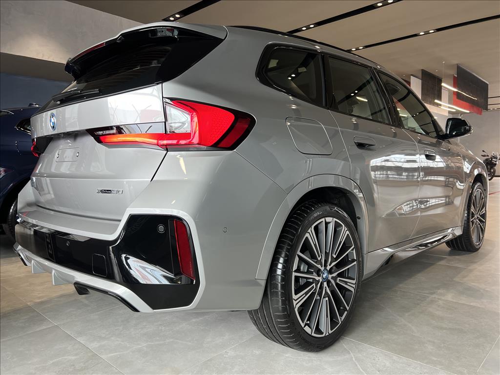iX1 ELÉTRICO XDRIVE30 M SPORT6