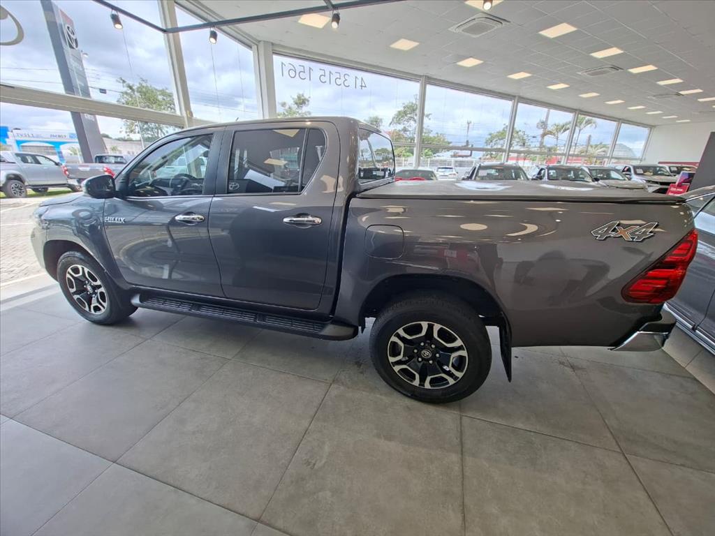 HILUX 2.8 D-4D TURBO DIESEL CD SRV 4X4 AUTOMÁTICO3